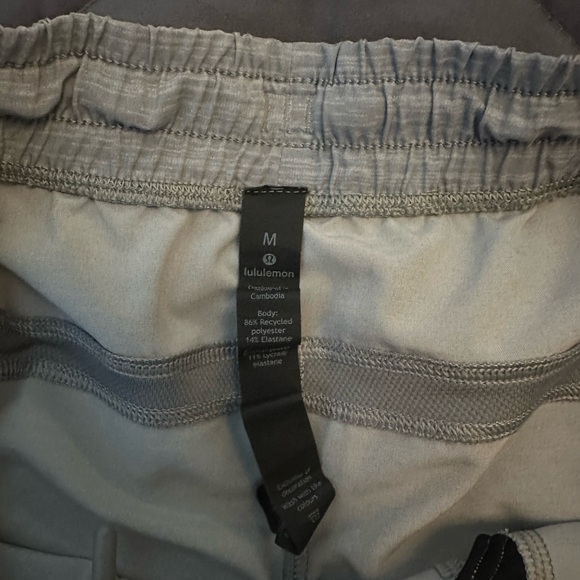 Lululemon Athletica Heather Gray Men's Athletic Shorts - Picture 2 of 2